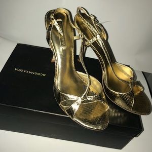 NWT BCBGMAXAZRIA Gold slingback heels